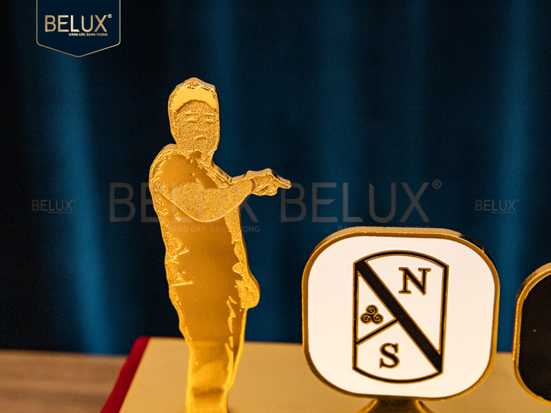 Biểu trưng thiết kế Linh Thạch&nbsp;15x12cm&nbsp;bằng đồng mạ vàng 24k thiết kế theo yêu cầu